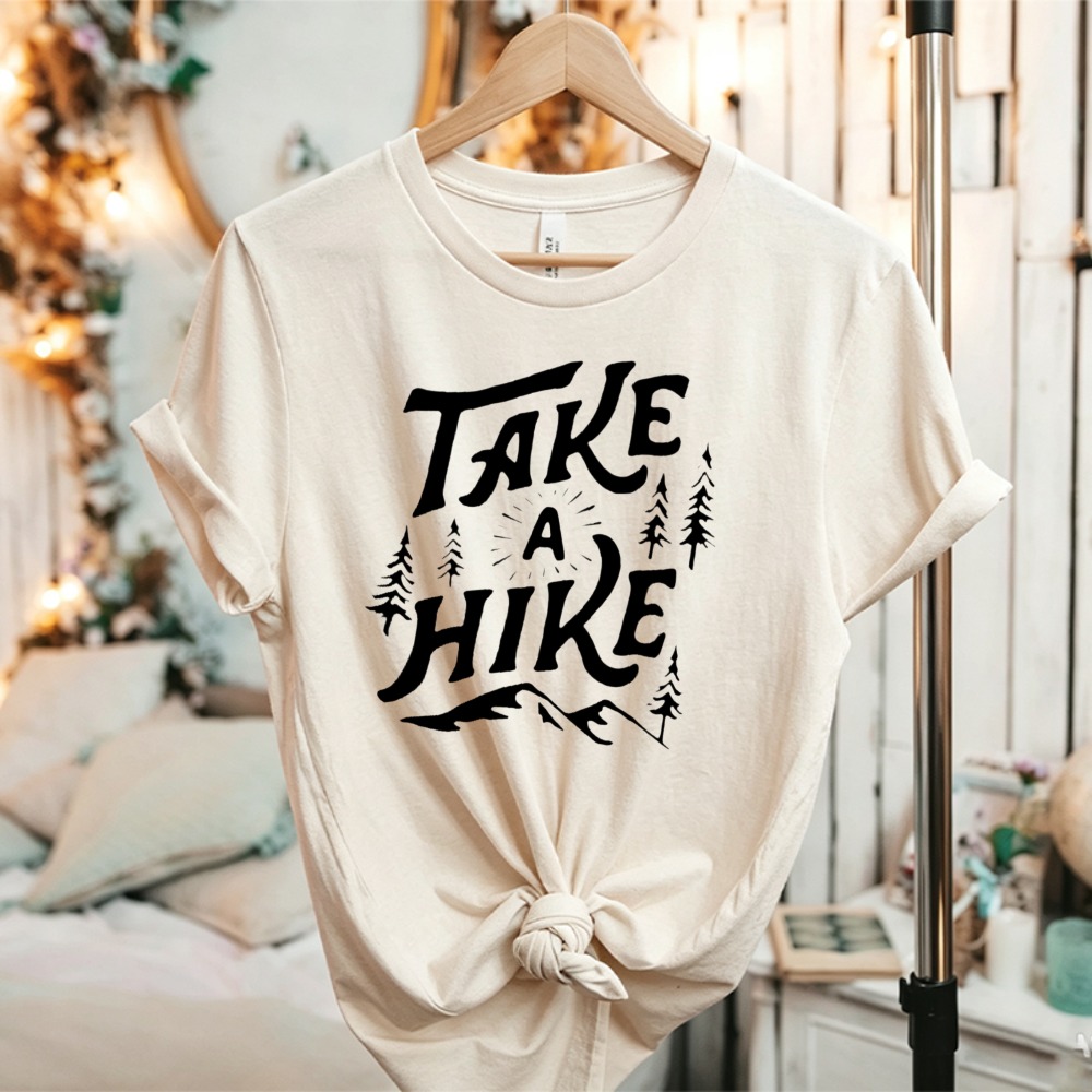 Outdoor Adventure Quotes Short - Koszulka z nadrukiem „Wyrusz na wędrówkę”