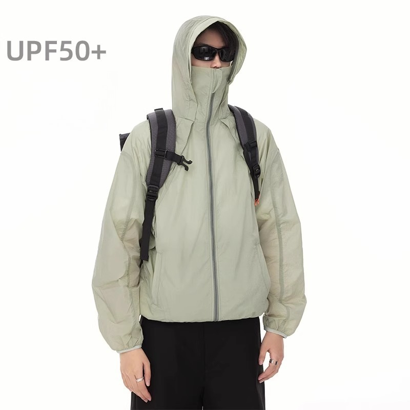 Modne kurtki męskie na wiosnę  – Outdoor Adventure Windbreaker recenzja i cena
