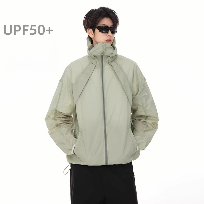 Modne kurtki męskie na wiosnę  – Outdoor Adventure Windbreaker recenzja i cena
