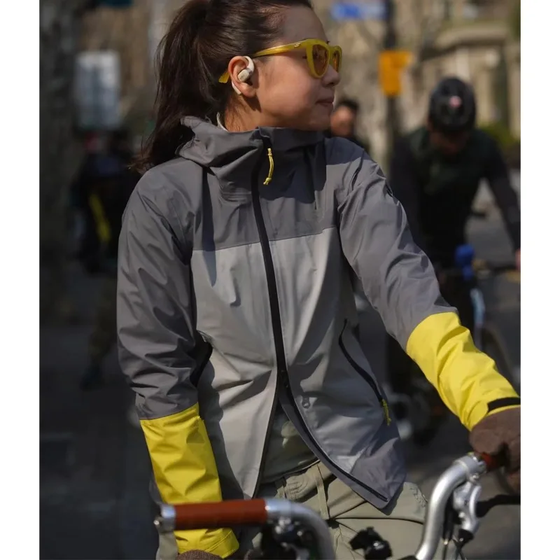 Uniwersalna kurtka outdoorowa  – Outdoor Adventure Windbreaker recenzja i cena